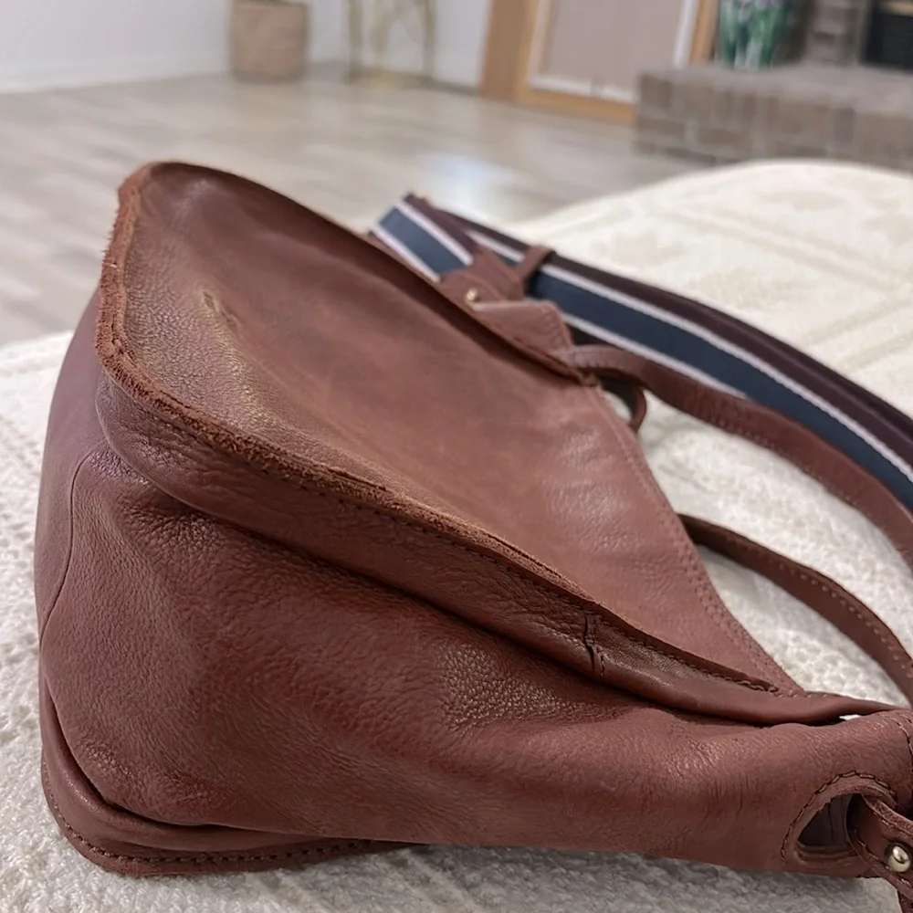 Margot Leather‎ Fiona Crossbody Tote. Brown leather - Picture 14 of 15